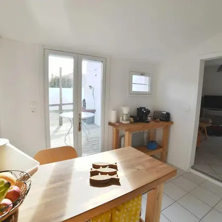 Charmante Maisonnette Avec Terrasse * La Rochelle (Charente-Maritime)