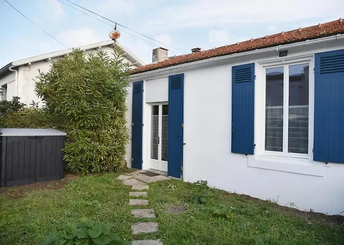 Charmante Maisonnette Avec Terrasse * Λα Ροσέλ